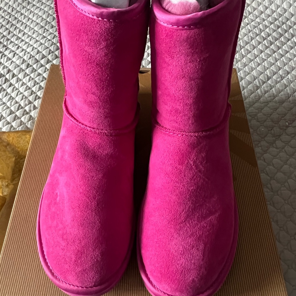💖UGG Hot Pink Fall, Winter and Spring Boots limited edition color